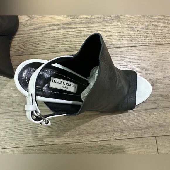 Balenciaga womens size 38.5 Leather Glove wedge sandals